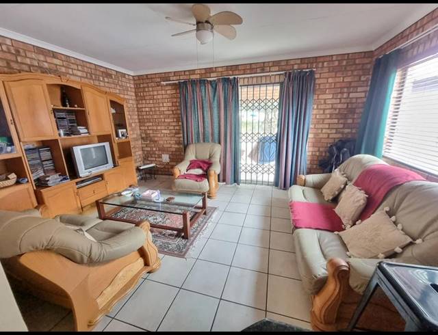 3 BEDROOM HOUSE FOR SALE IN MISTY BAY